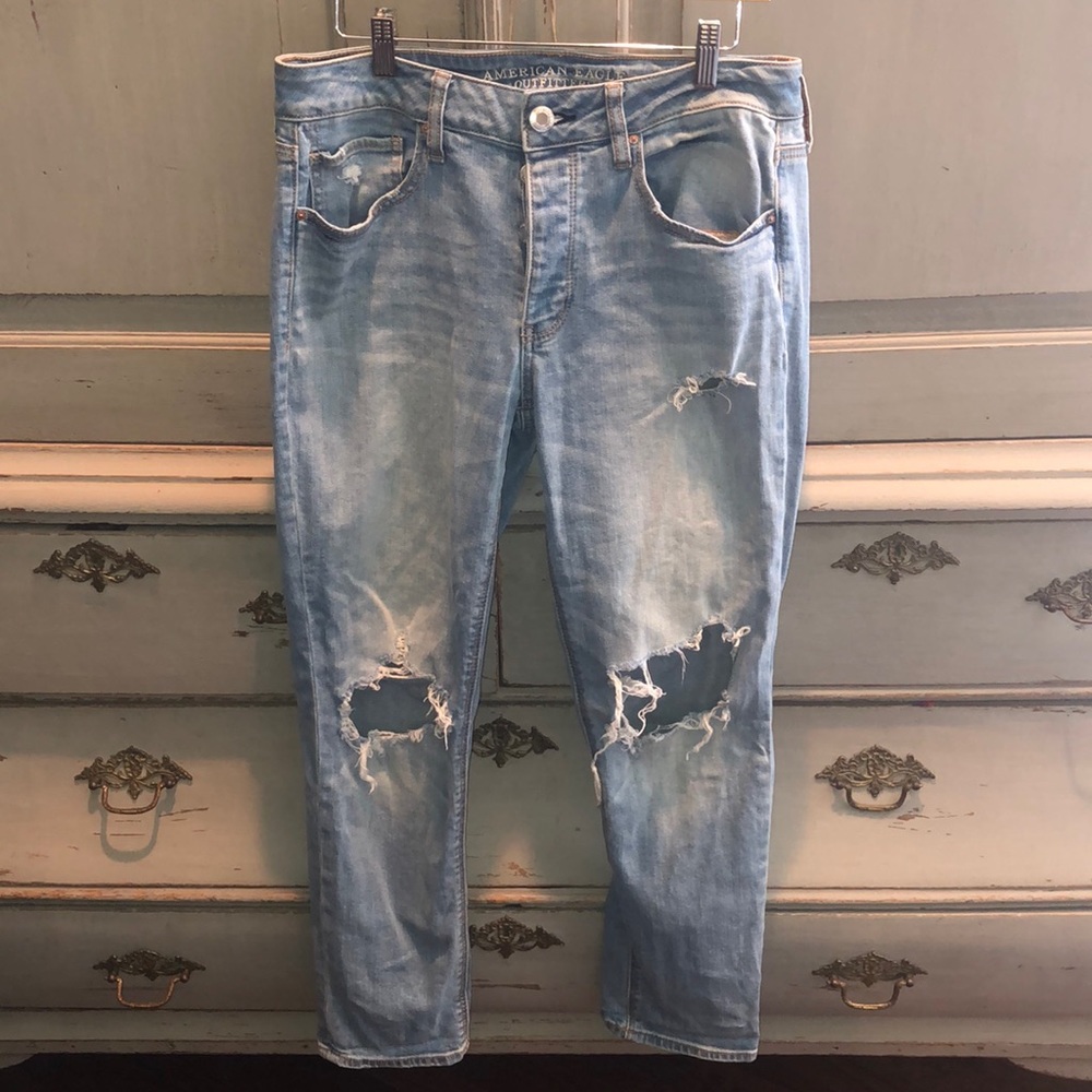 AE DISTRESSED JEANS